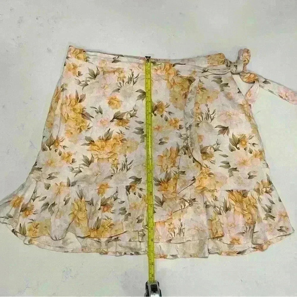 American Eagle Yellow floral wrap skirt - Picture 3 of 5